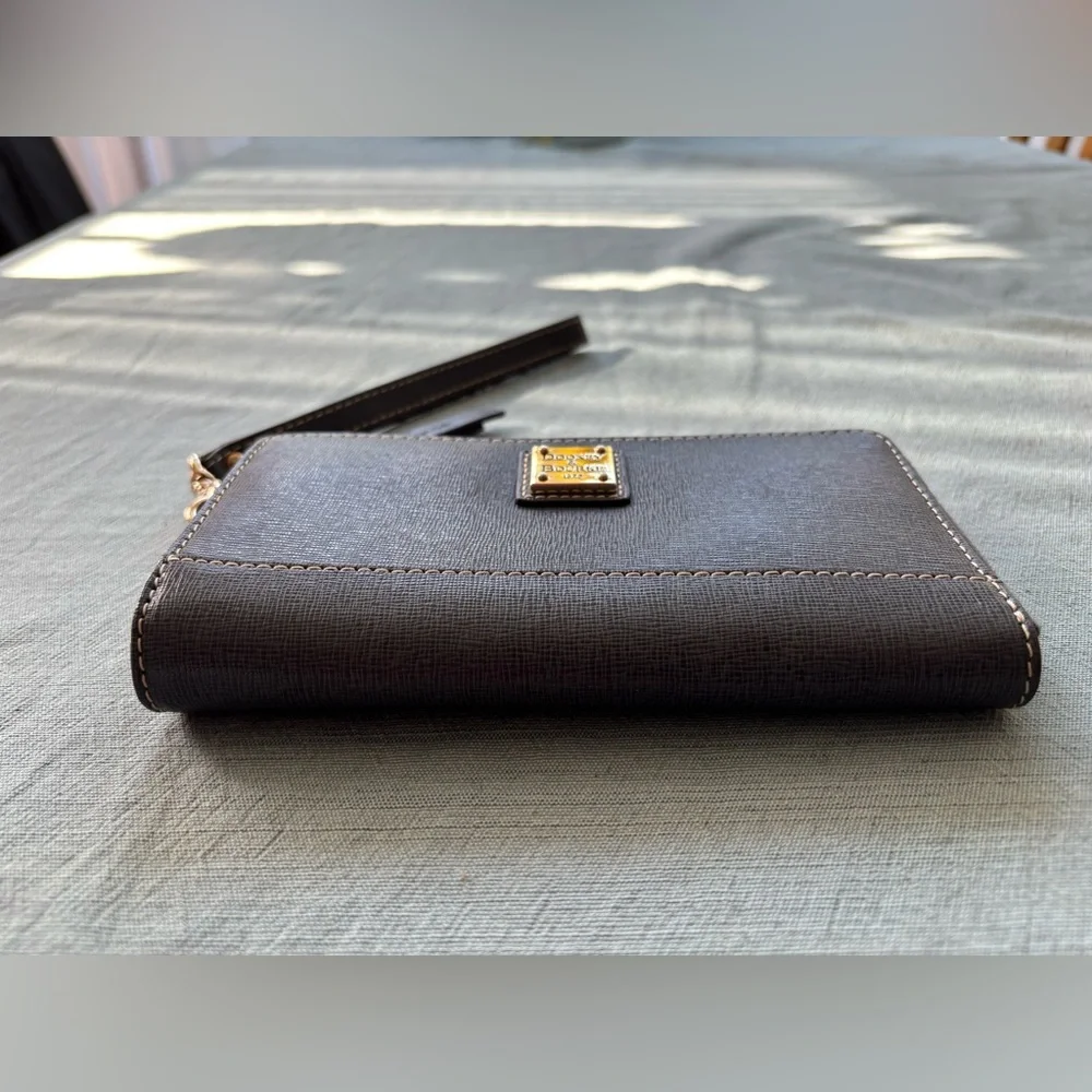 NWOT Dooney & Bourke Gray Wallet Wristlet with Gold Hardware New without tags - Picture 3 of 9